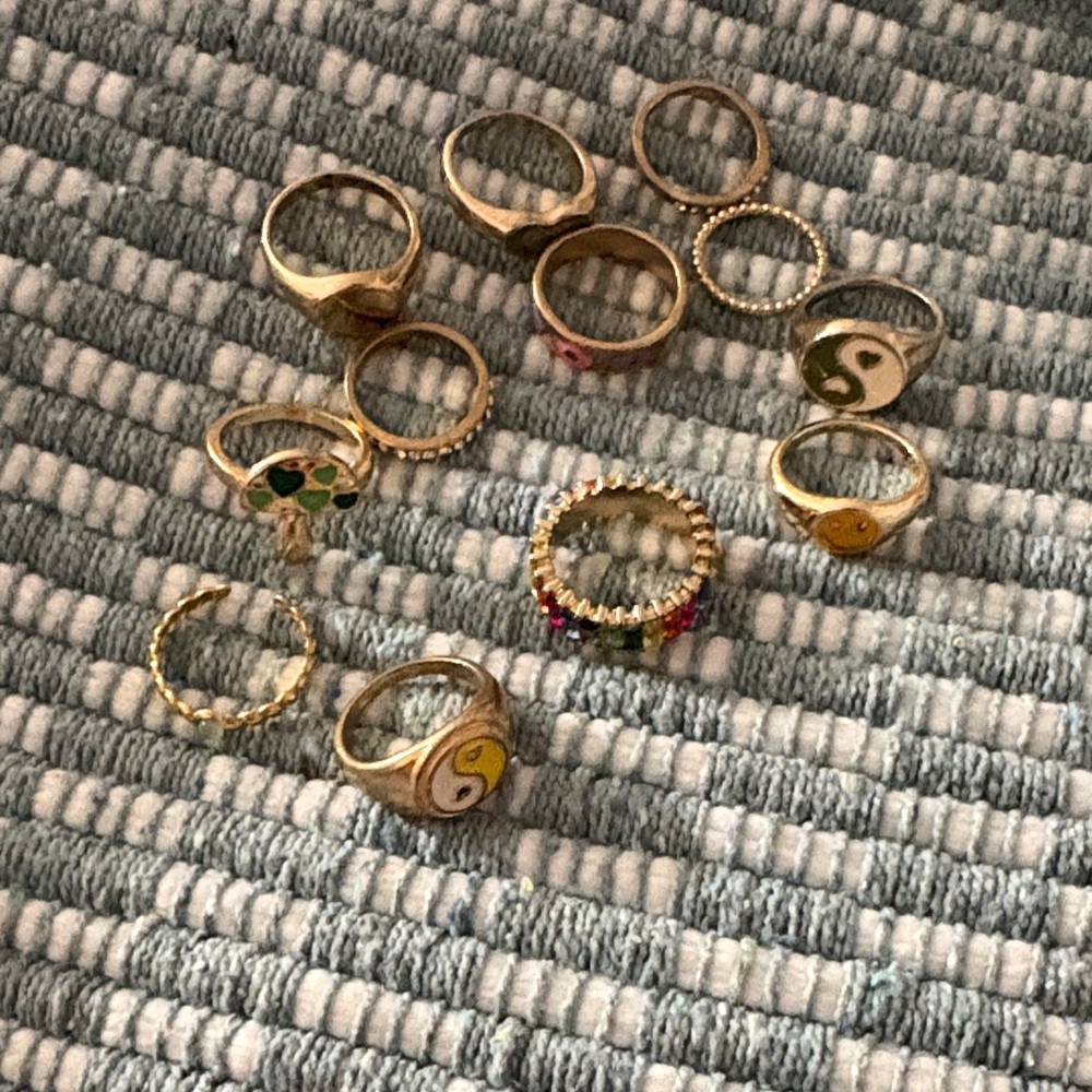 Lot of 12 gold rings